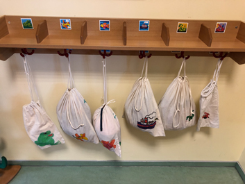 Unsere Garderobe rechts